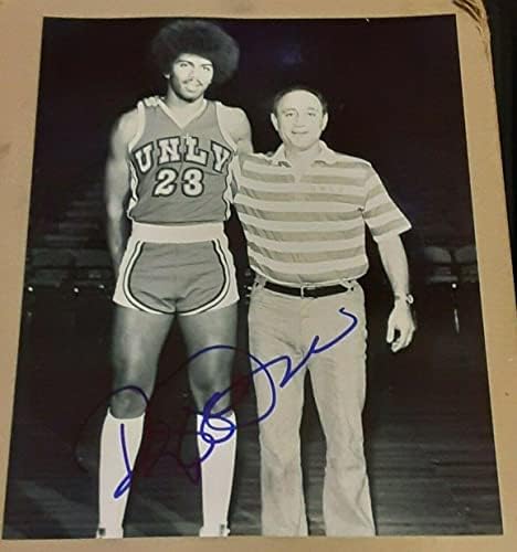 Reggie Theus EGYETEMET Fut Lázadók ALÁÍRT DEDIKÁLT 8x10 Fotó COA JerryTarkanian - Dedikált NBA-Fotók